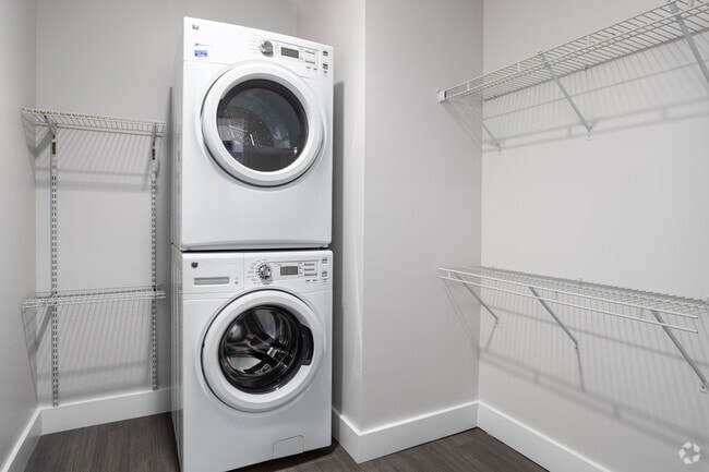 Studio - 582SF - Walk-in Closet