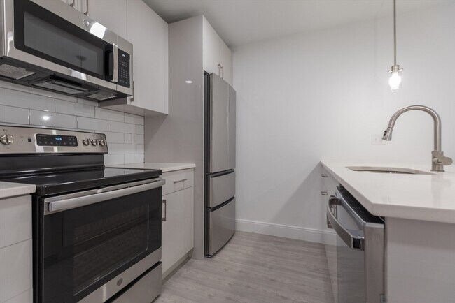 Photo - 42 N Beacon St Unidad 104