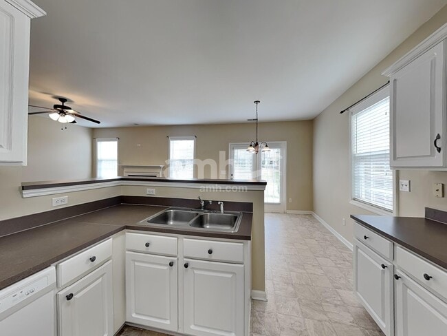 Photo - 109 Morrocroft Ln