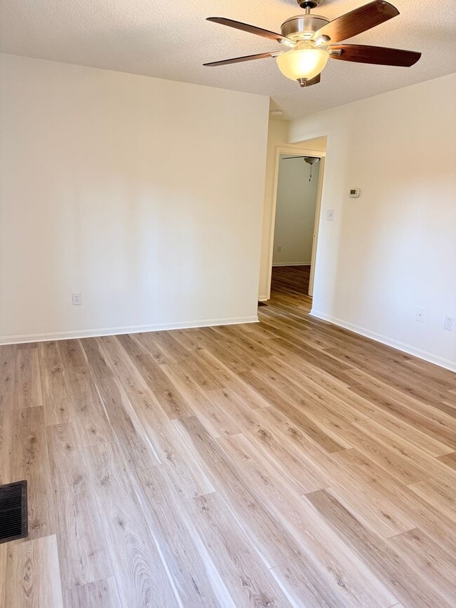 Photo - Weston Ridge E Unidad E-18