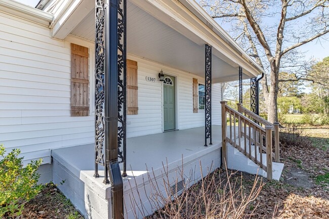 Photo - Cute 3 Bed/2 Bath Farmhouse!