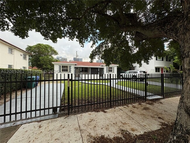 Photo - 931 SW 6th St Unit 931