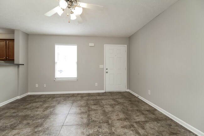 Photo - 127 Lyndhurst Dr