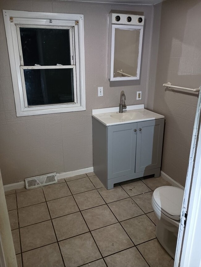 Photo - Charming 3-Bedroom Home – Spacious & Updated