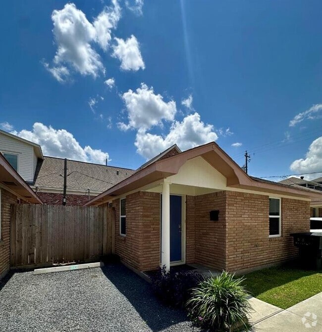 Building Photo - 813 Waverly St Rental