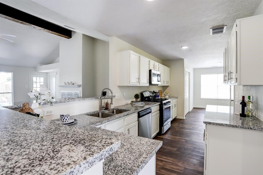 Photo - 16618 Parliament St