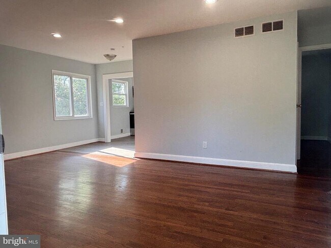 Photo - 9103 Wallace Rd