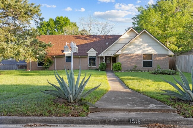 Building Photo - 1519 Everitt St Rental