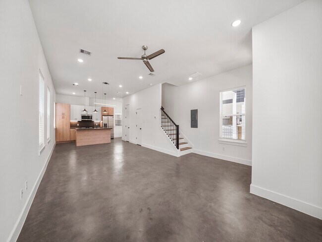 Photo - 7033 Avenue N