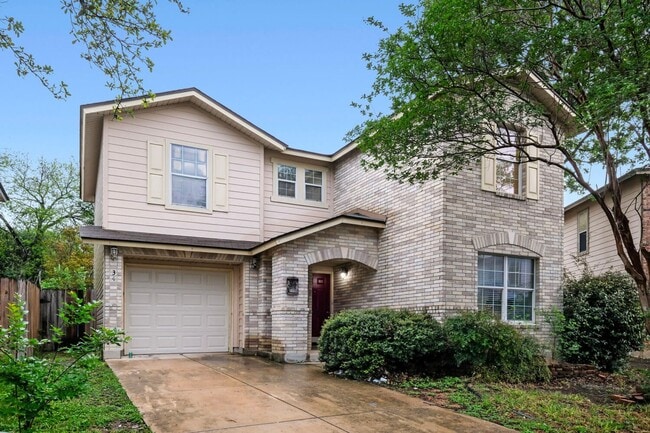 Photo - FRESHLY PAINTED  |  OPEN CONCEPT  |  NEAR SCHOOLS & SHOPPING