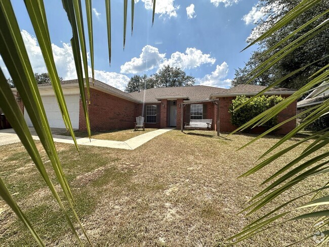 Building Photo - 4 Bedroom Conveniently Located in South Cr... Rental