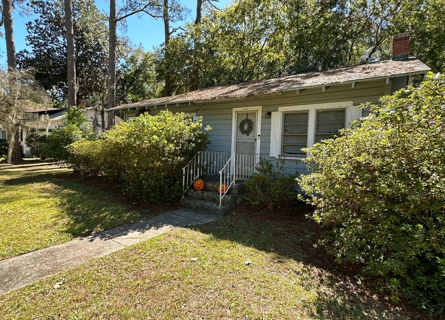 Great 2 Bedroom, 1 Bathroom Home in Midtown - Great 2 Bedroom, 1 Bathroom Home in Midtown