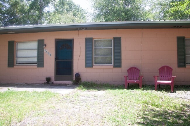 Photo - 1671 School St