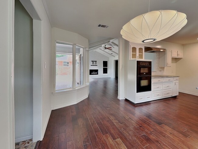 Photo - Style, Space & Sophistication in the Heart of Overton West!