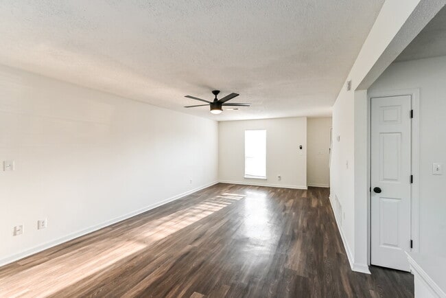 Photo - 7159 Creekside Dr