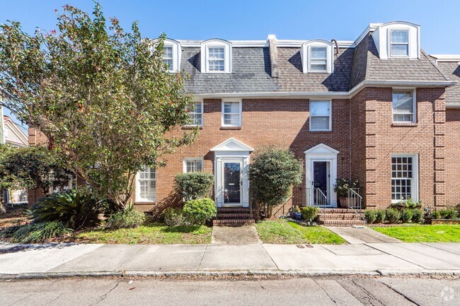 Building Photo - 4 Bedroom 3.5 Bath Townhome in Harleston V...