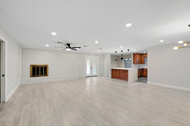 Photo - 5911 Rutherglenn Dr