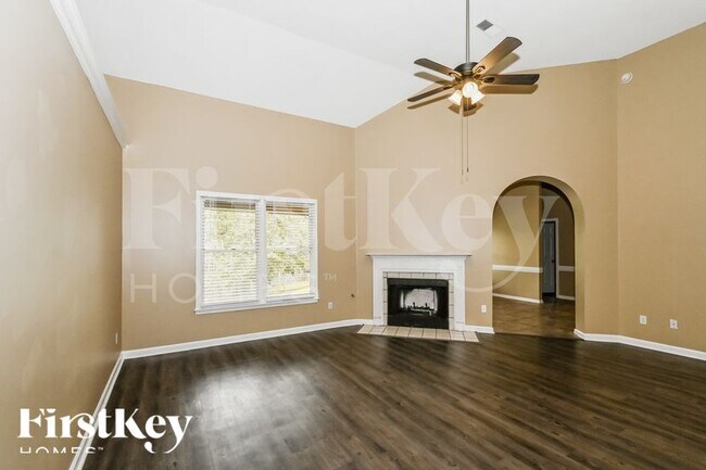 Photo - 844 Tropicana Dr E