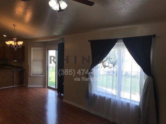 Photo - 1919 N Sego Lilly Dr