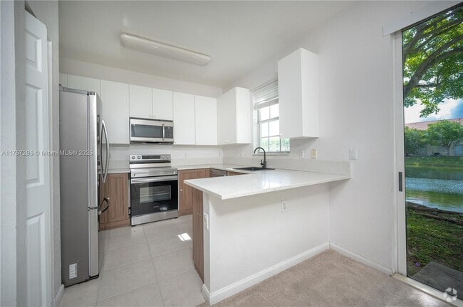 Building Photo - 445 NE 21st Ave Rental