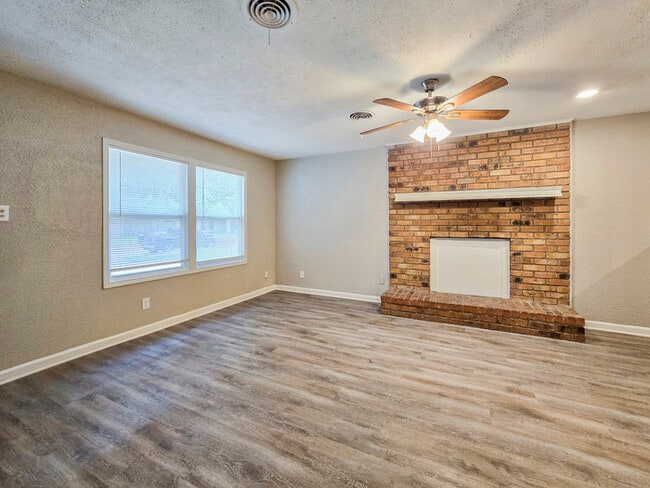 Photo - 601 Brookfield Dr
