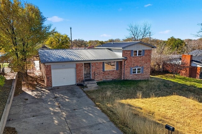 Photo - 207 Circle Dr