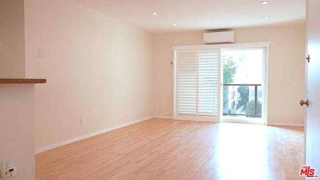 Photo - 9005 Cynthia St Unidad 414