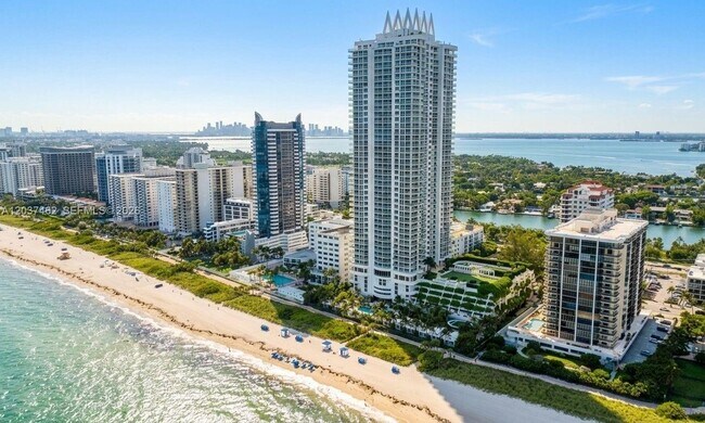 Building Photo - 6365 Collins Ave Unit 2201