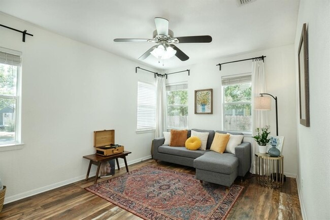 Photo - 1700 Eubank St