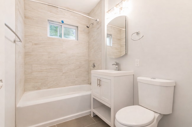 Photo - 28 Hunnewell Ave Unidad 3