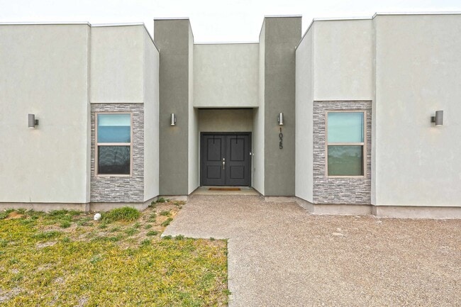 Photo - 1025 La Muralla St