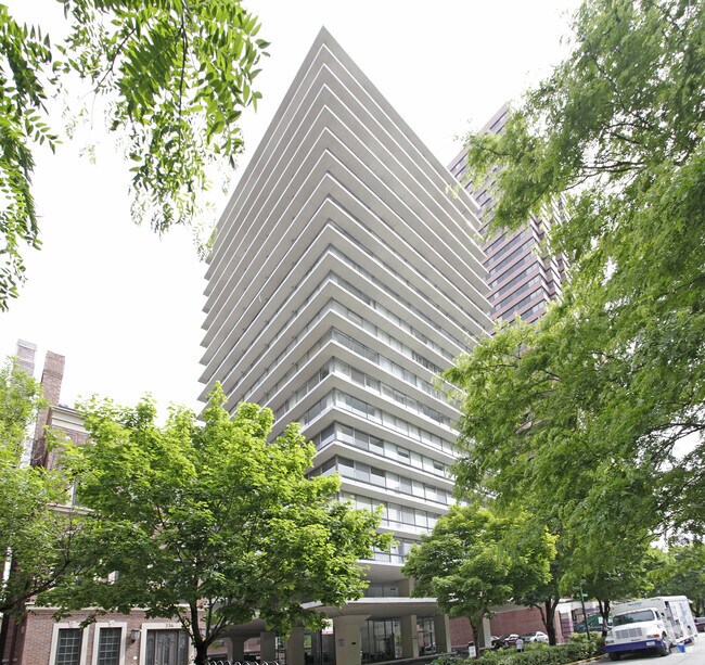 Photo - 320 W Oakdale Ave