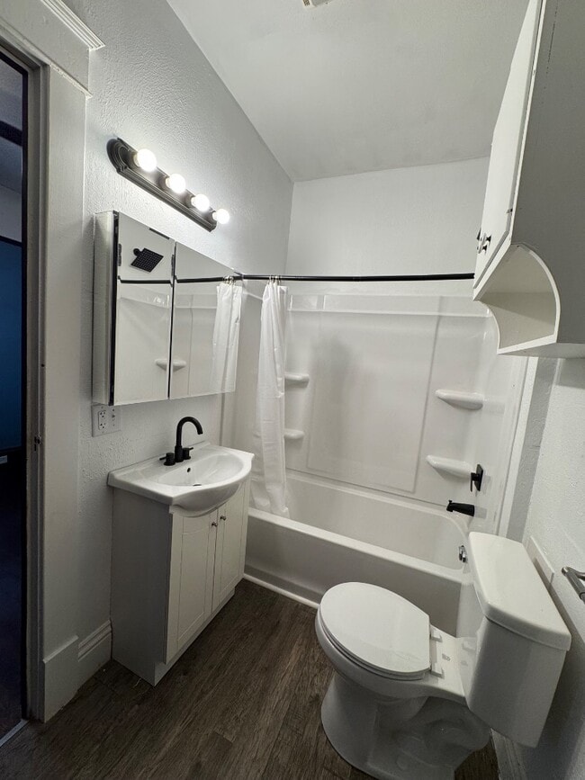 Photo - 536 W 4th St