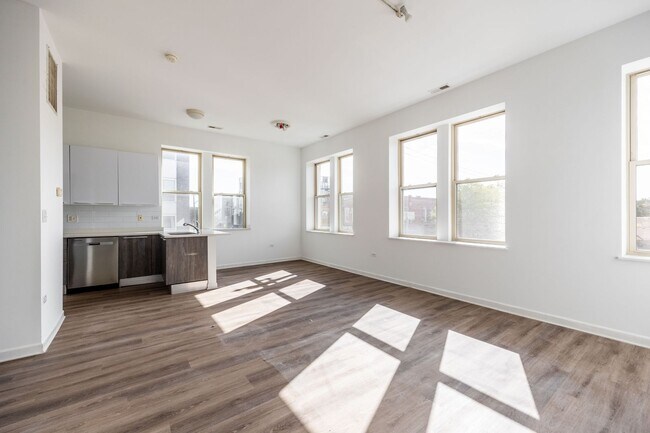Photo - Spacious 2BR/2.5BA Duplex-Up in Humboldt Park with In-Unit Laundry! Unidad 206