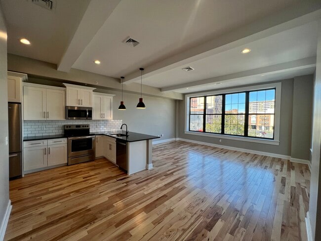 Building Photo - 116 S Main St