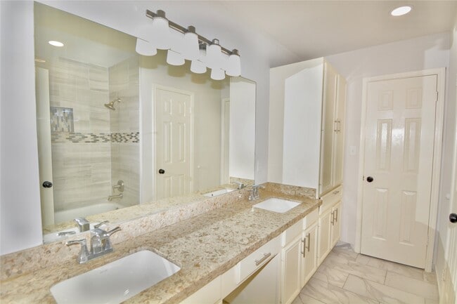 Photo - 2020 Ward St