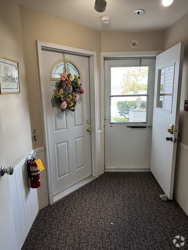 Building Photo - 1300 S Lakeshore Dr Unit A3 Rental