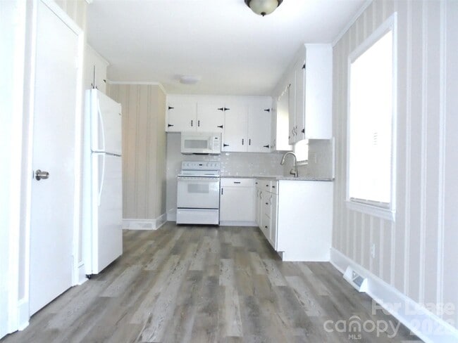 Photo - 1500 Woodhill Ln