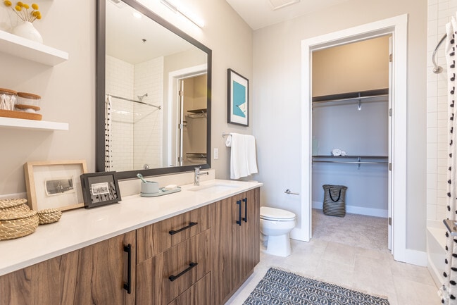 2BR, 2BA - 1,248 SF