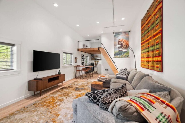 Photo - Furnished Modern Loft in Ottery Bay