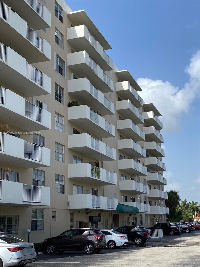 Photo - 1455 N Treasure Dr Unit 3D