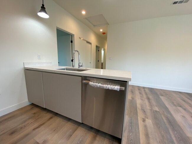 Photo - 115 N State St