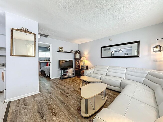 Photo - 250 Rosery Rd NW