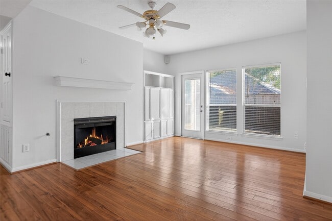 Photo - 15 S Avonlea Cir