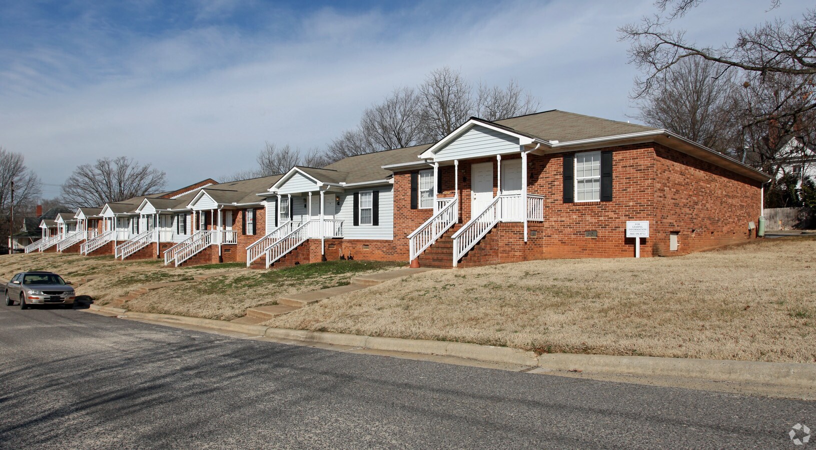 Photo - The Oaks Apartments