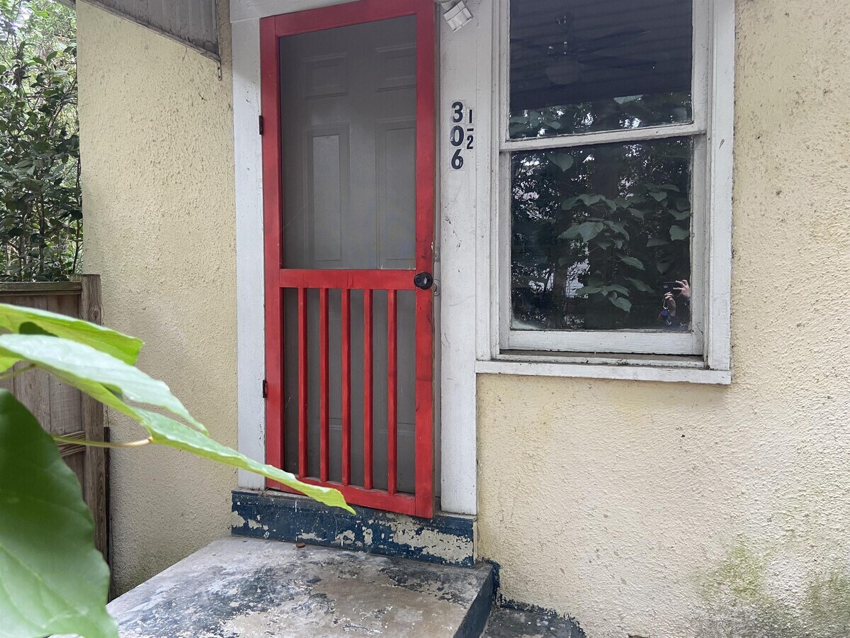 Photo - 306.5 E Jane St