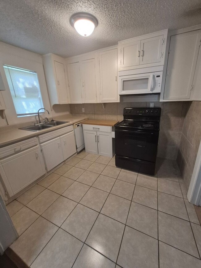 Photo - 204 Glover St