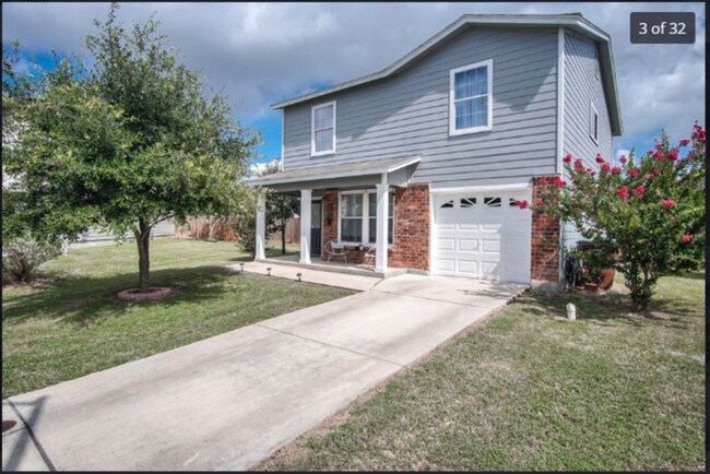 3 Bed 1/2 Bath with Large Yard - 3 Bed 1/2 Bath with Large Yard Casa