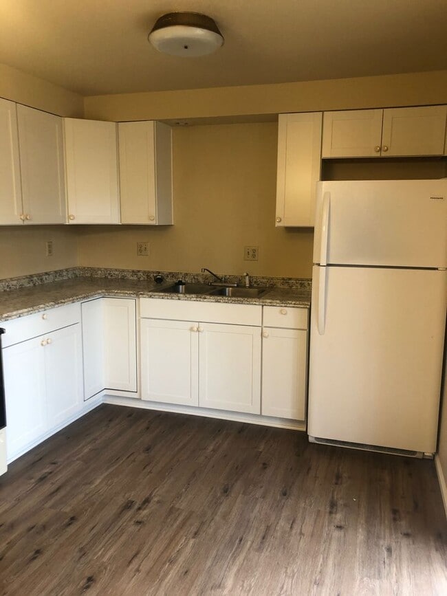 Building Photo - R202-206 Unit #206