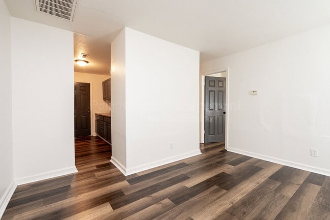 Building Photo - 1318 N Piatt Ave Unit Apt D